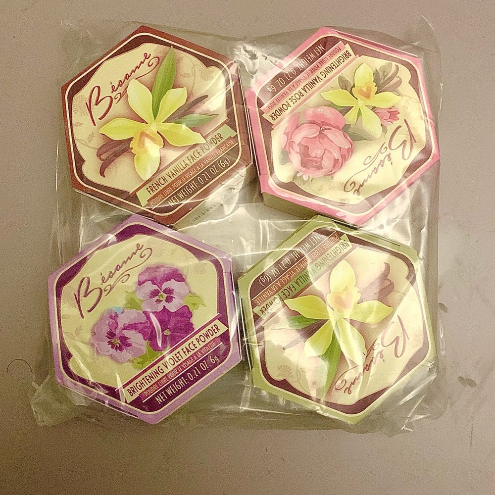 Besame Cosmetics Brightening Powder violet vanilla